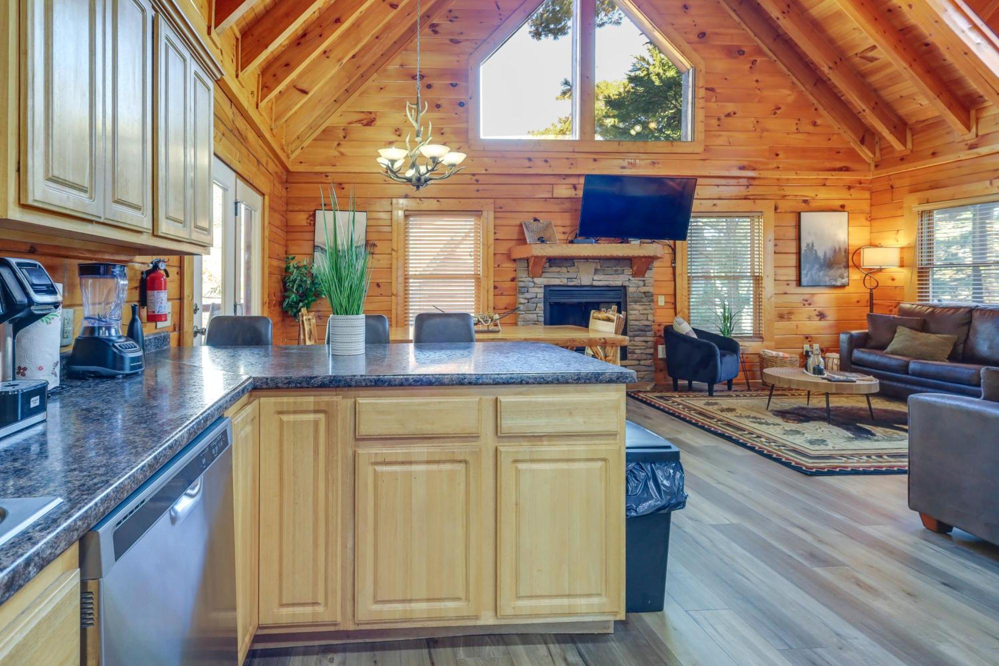 Pigeon Forge Cabin Rental With Decks And Hot Tub! ภายนอก รูปภาพ