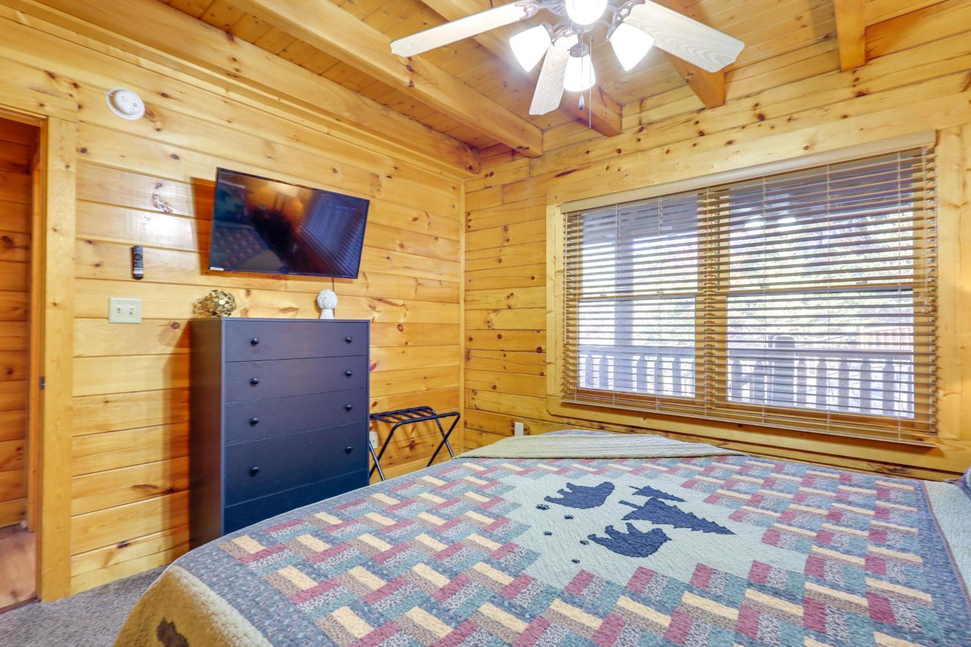 Pigeon Forge Cabin Rental With Decks And Hot Tub! ภายนอก รูปภาพ