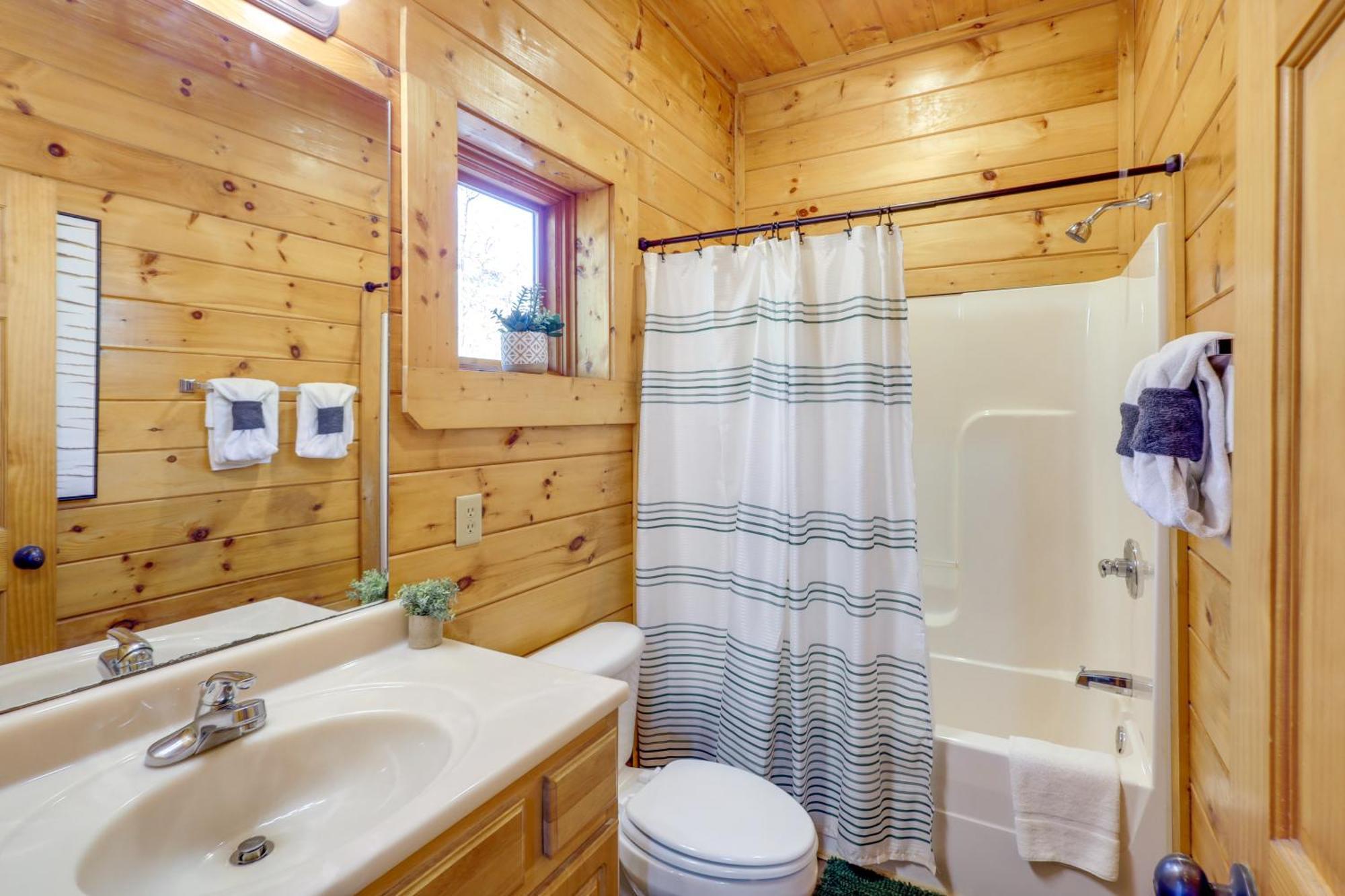 Pigeon Forge Cabin Rental With Decks And Hot Tub! ภายนอก รูปภาพ